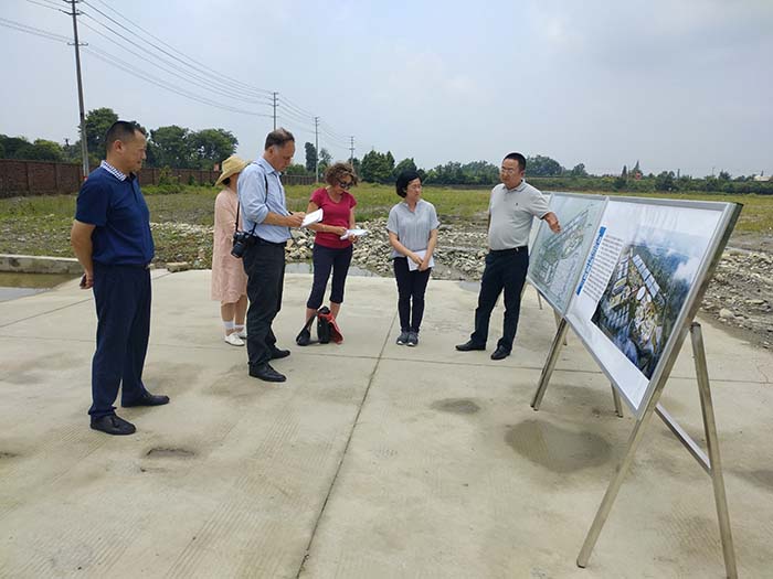 聯(lián)合國(guó)工業(yè)發(fā)展組織專家考察花木（農(nóng)產(chǎn)品）進(jìn)出口園區(qū)